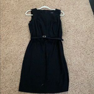 Black sleeveless dress